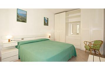 Italia Byt San Vincenzo, Esterno